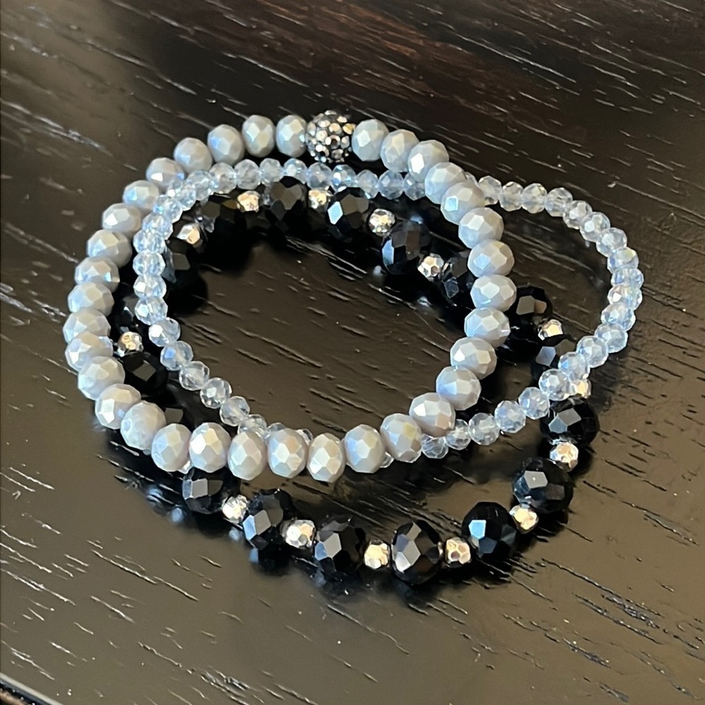 Beaded bracelet set-NWT